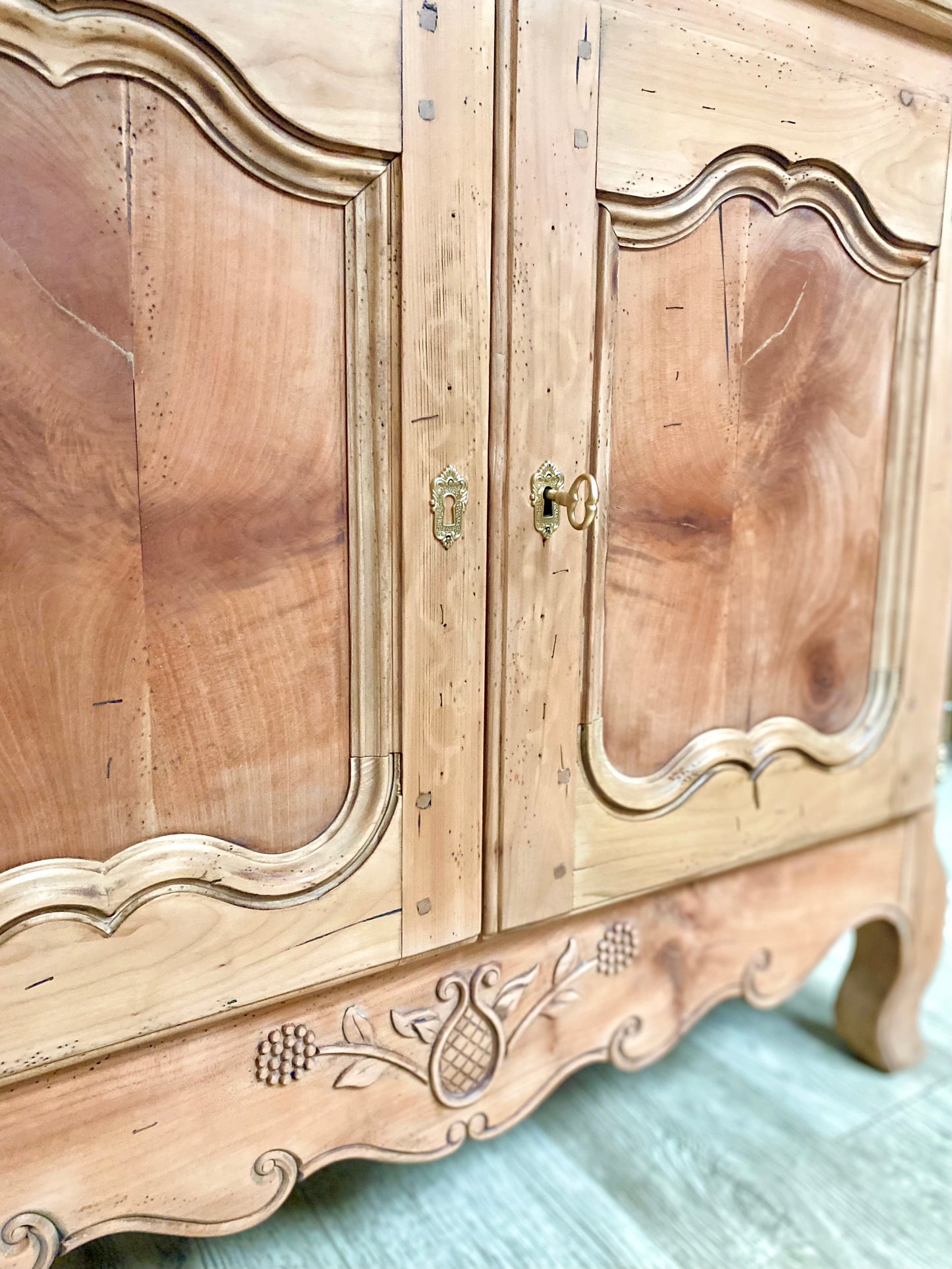 Buffet en merisier massif