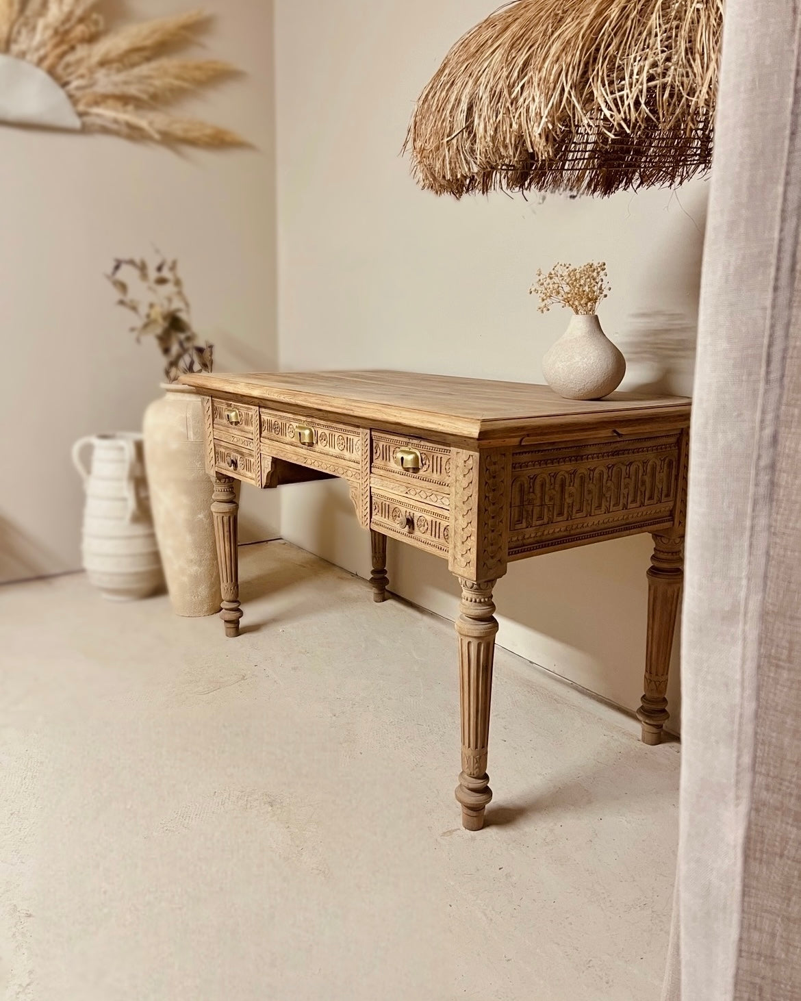 Bureau sculpté en chêne massif