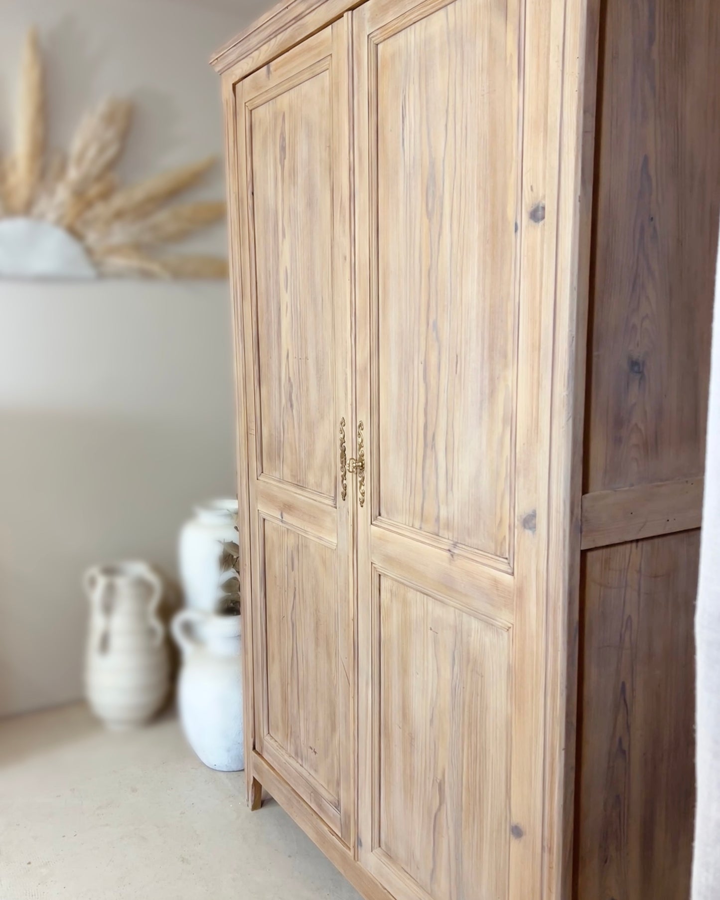 Armoire ancienne en bois massif