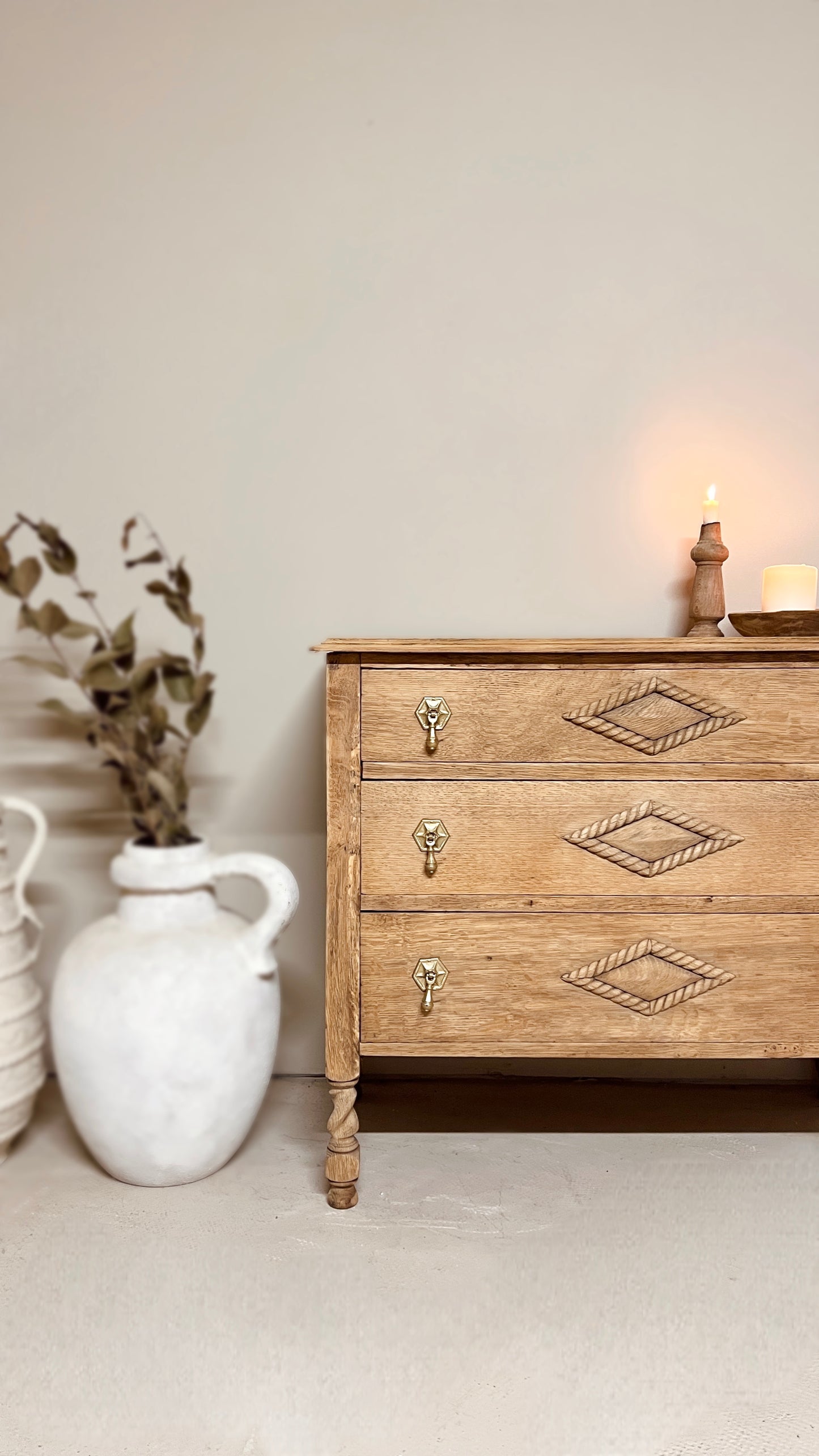Commode ancienne en chêne massif