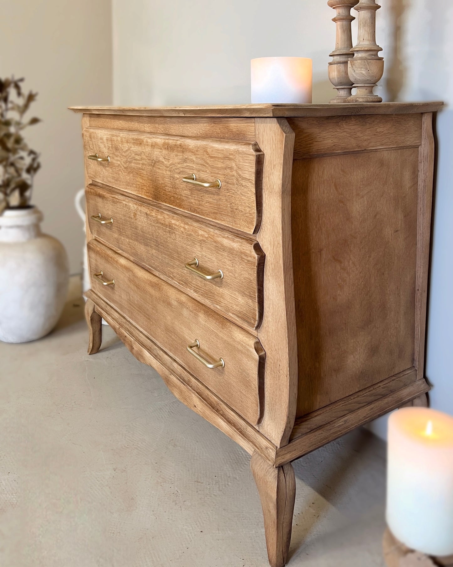 Commode en chêne massif