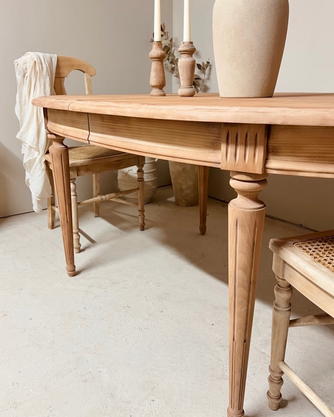Table extensible en merisier massif et placage orme