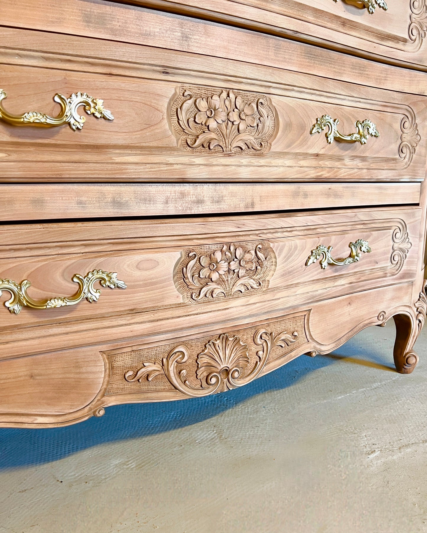 Commode arbalète