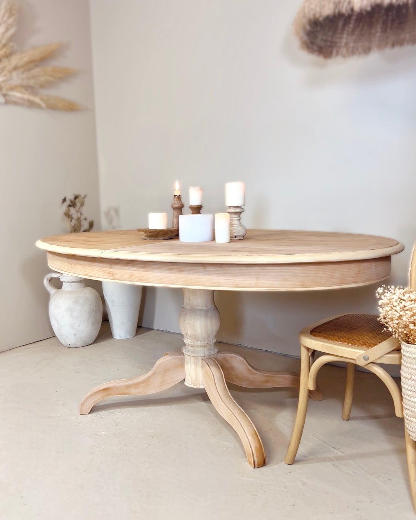 Table ovale avec pied central