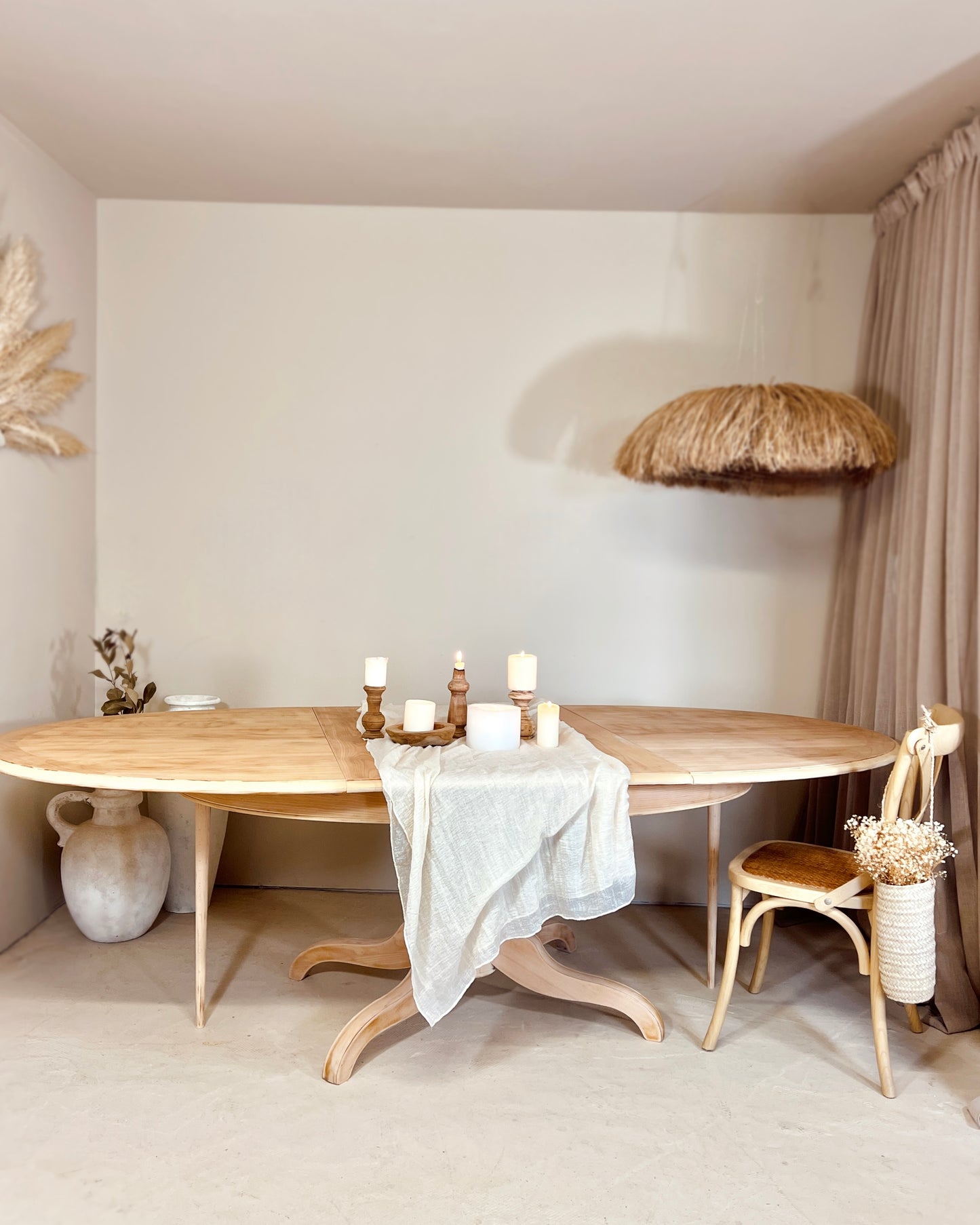 Table ovale avec pied central