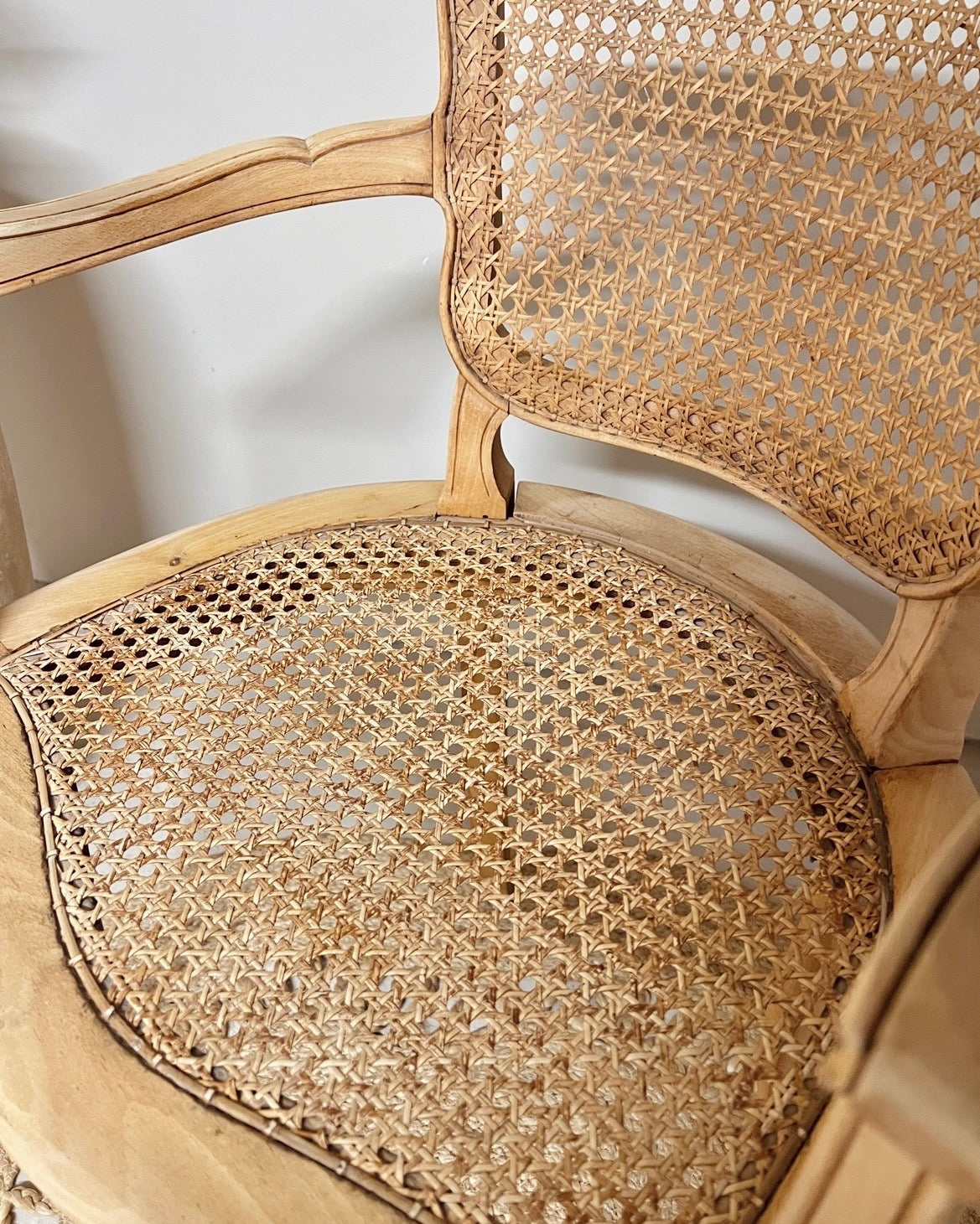 Fauteuil en hêtre massif et cannage