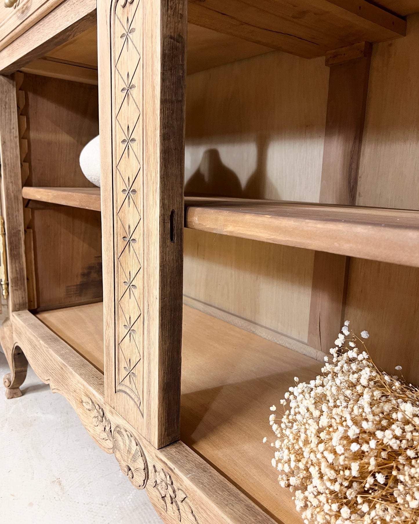 Buffet sculpté en chêne