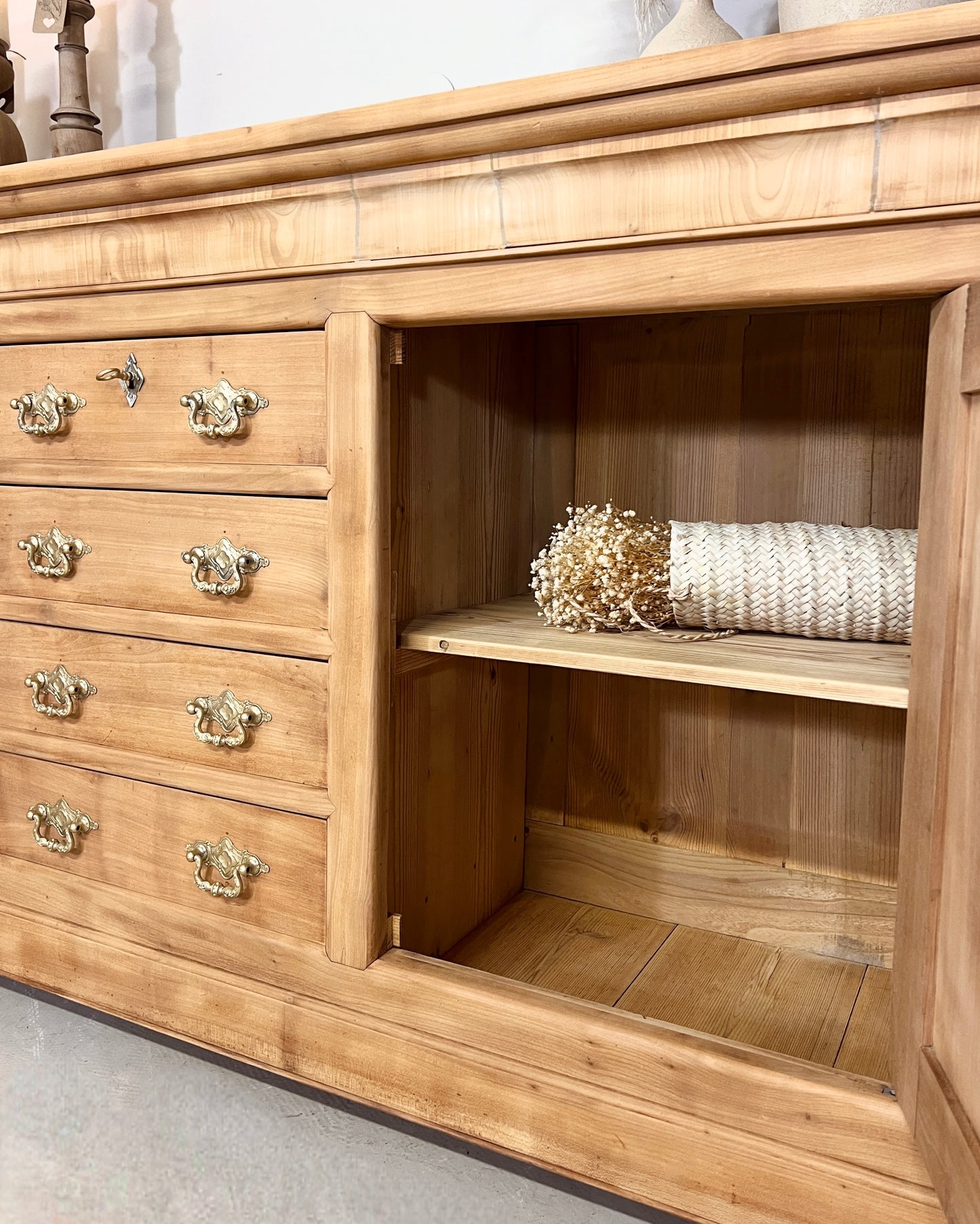 Grand buffet / enfilade en merisier massif
