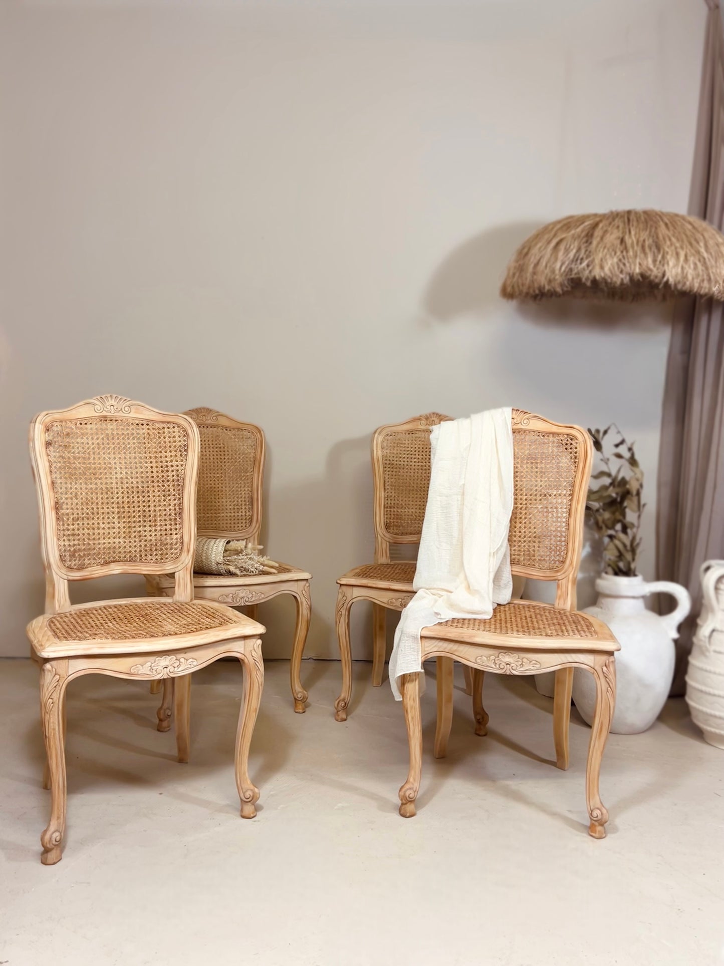 Lot de 4 chaises en hêtres et cannage
