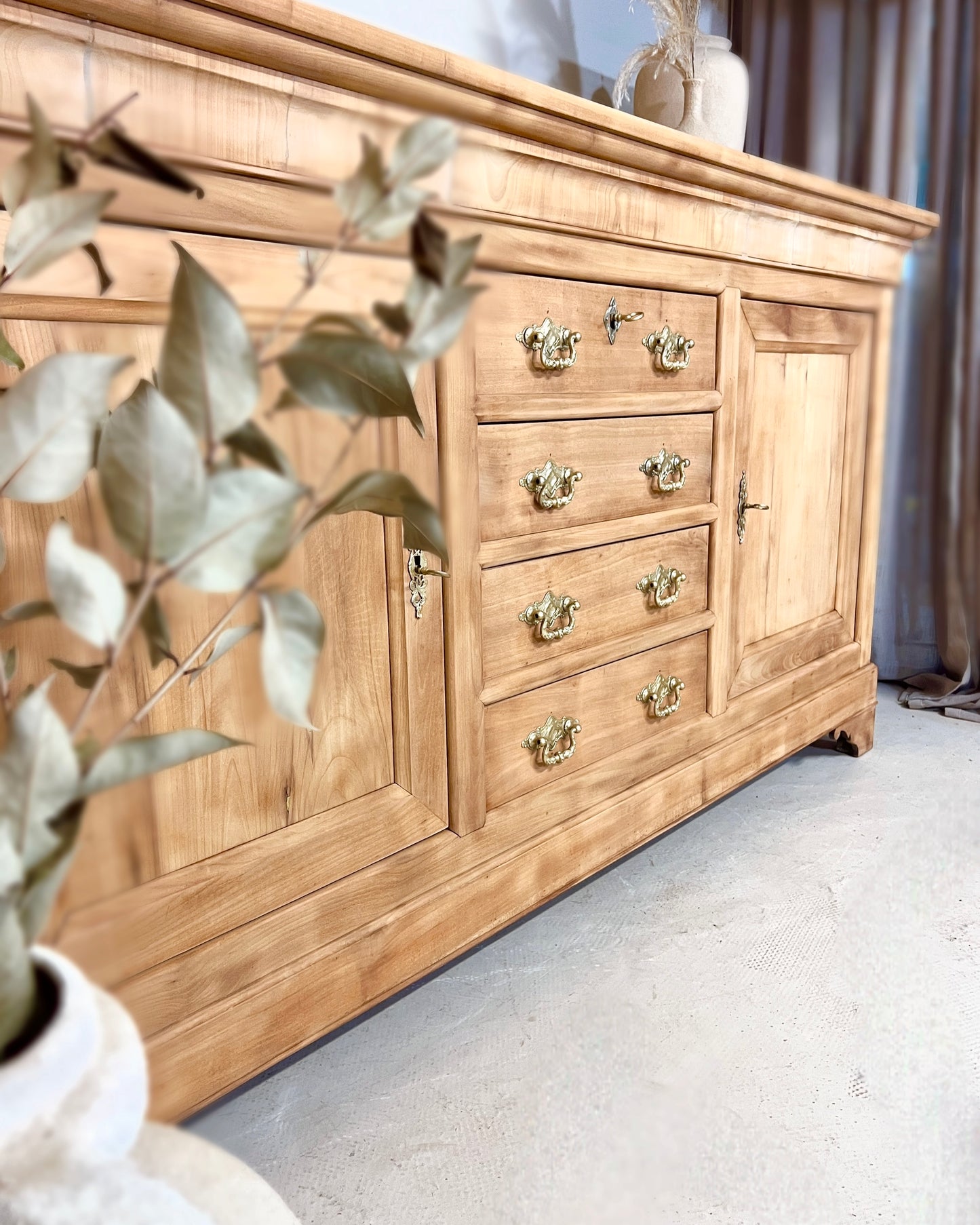 Grand buffet / enfilade en merisier massif