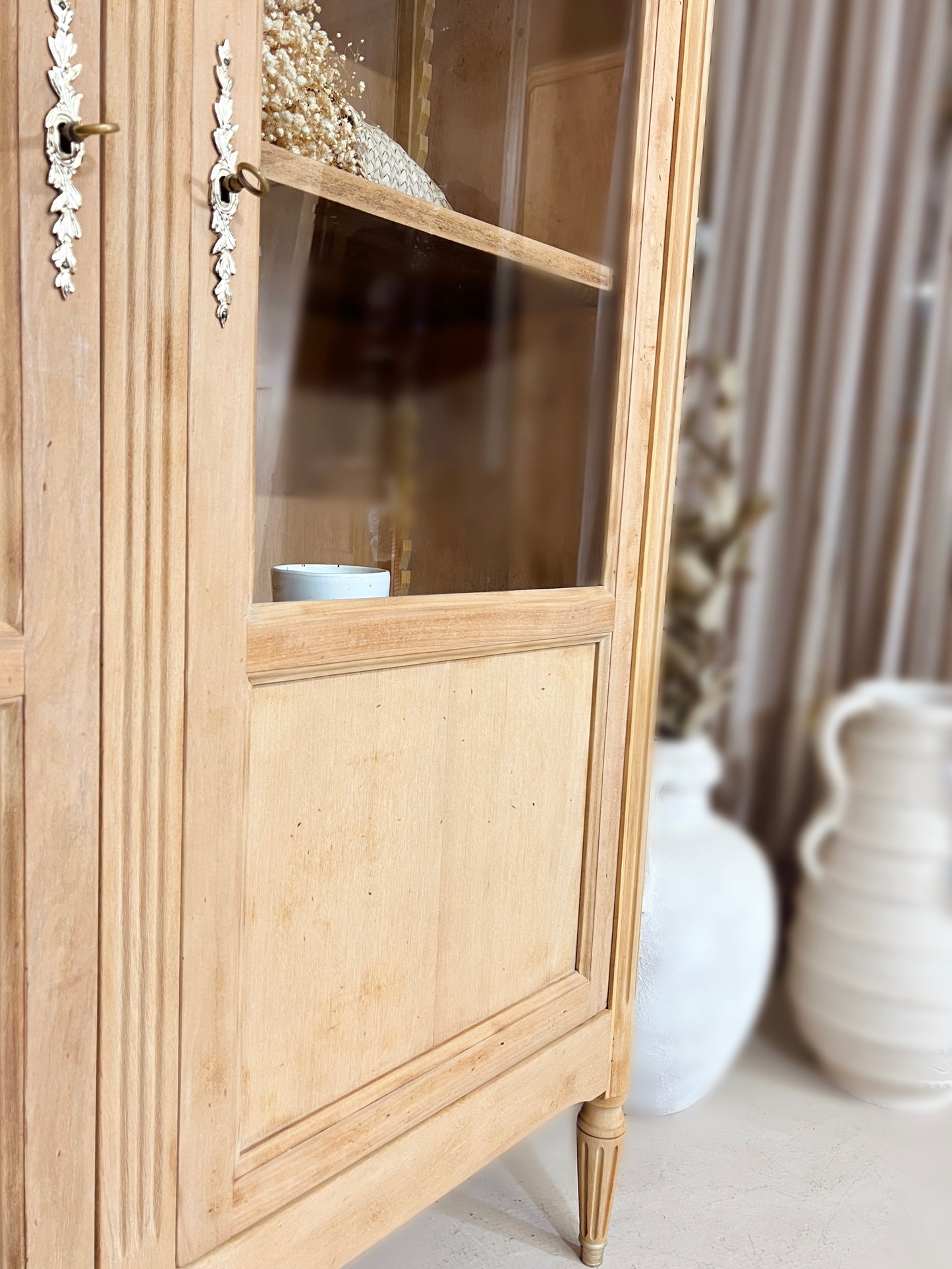 Vitrine en merisier massif