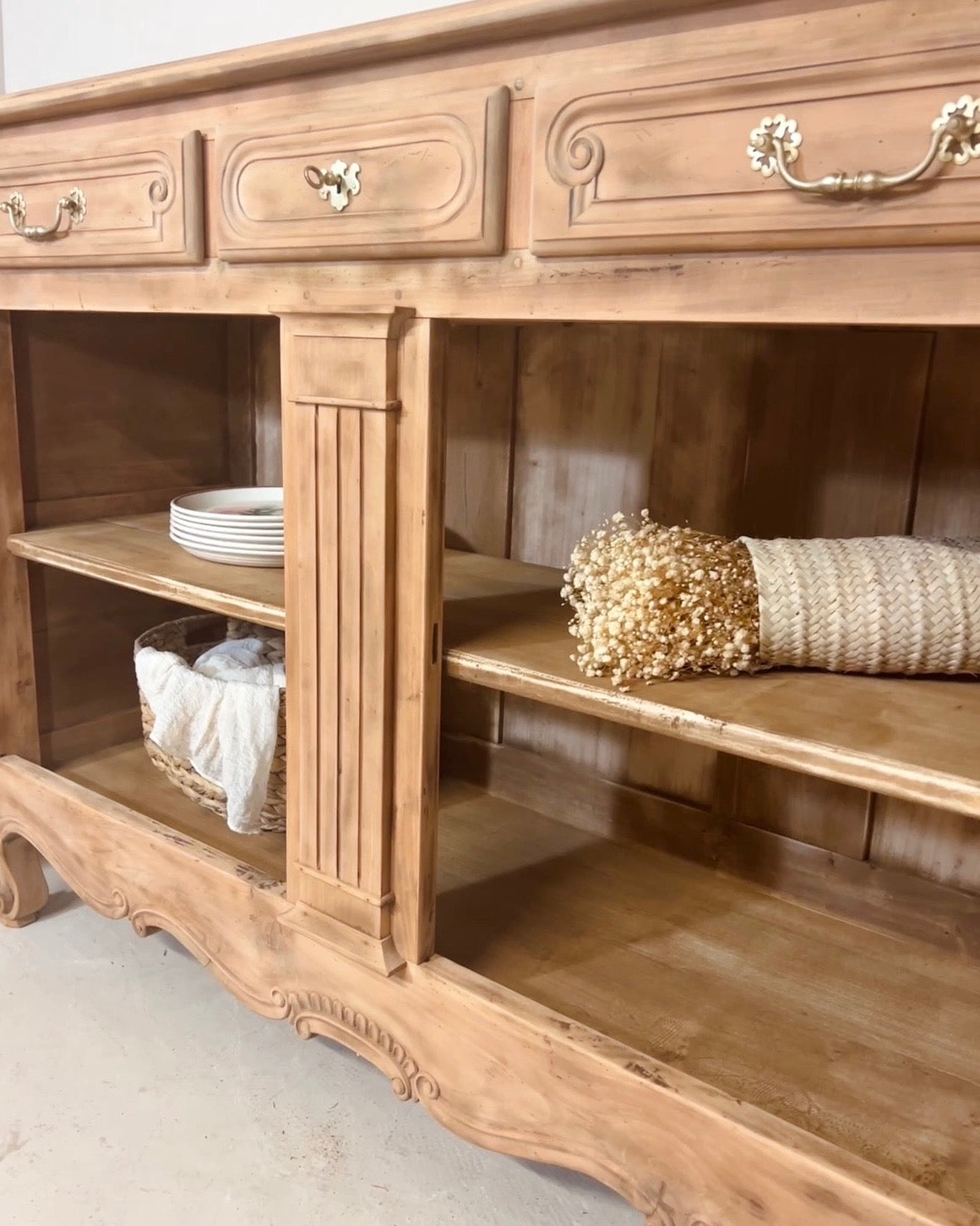 Buffet en bois massif