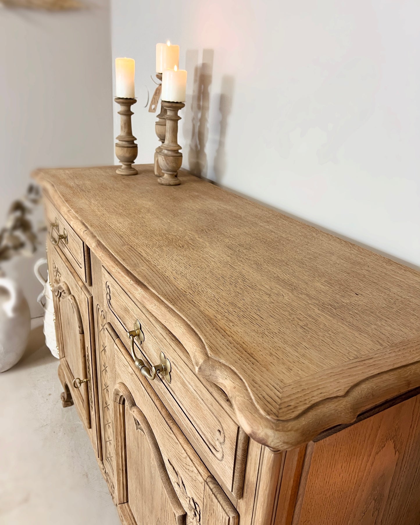 Buffet sculpté en chêne