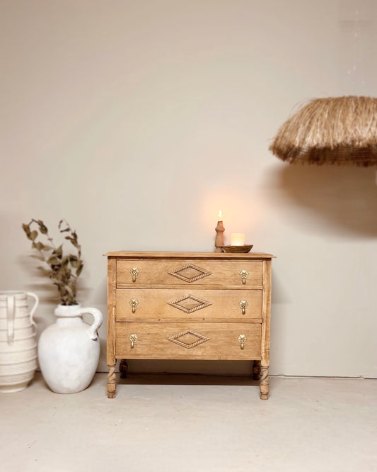 Commode ancienne en chêne massif