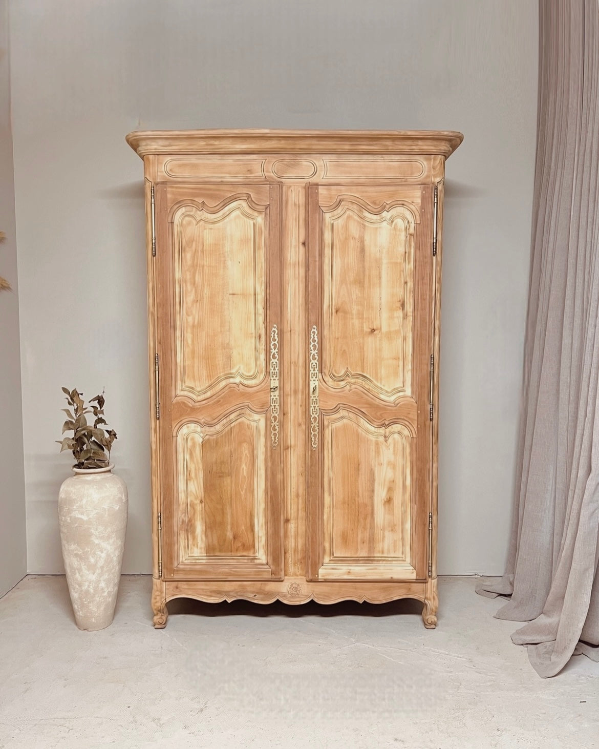 Armoire en merisier massif