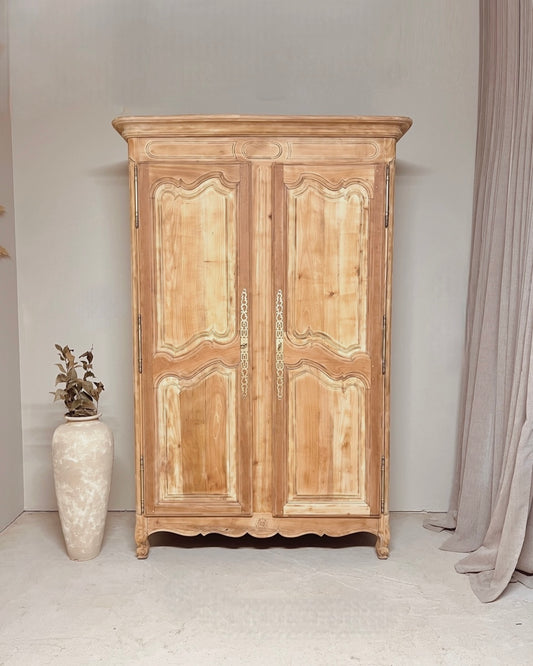 Armoire en merisier massif