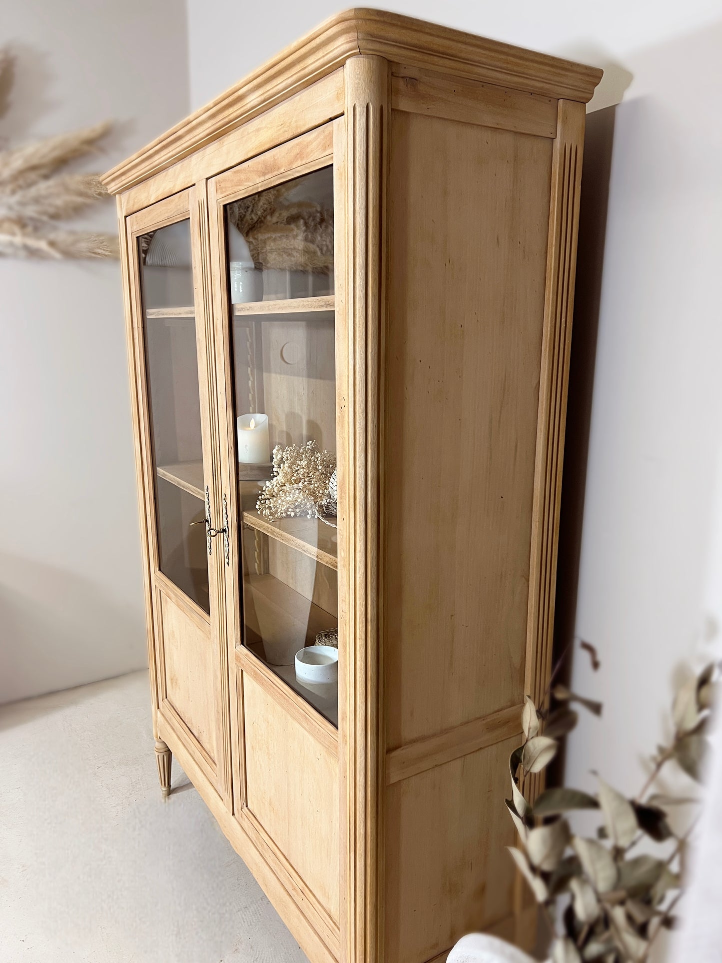 Vitrine en merisier massif