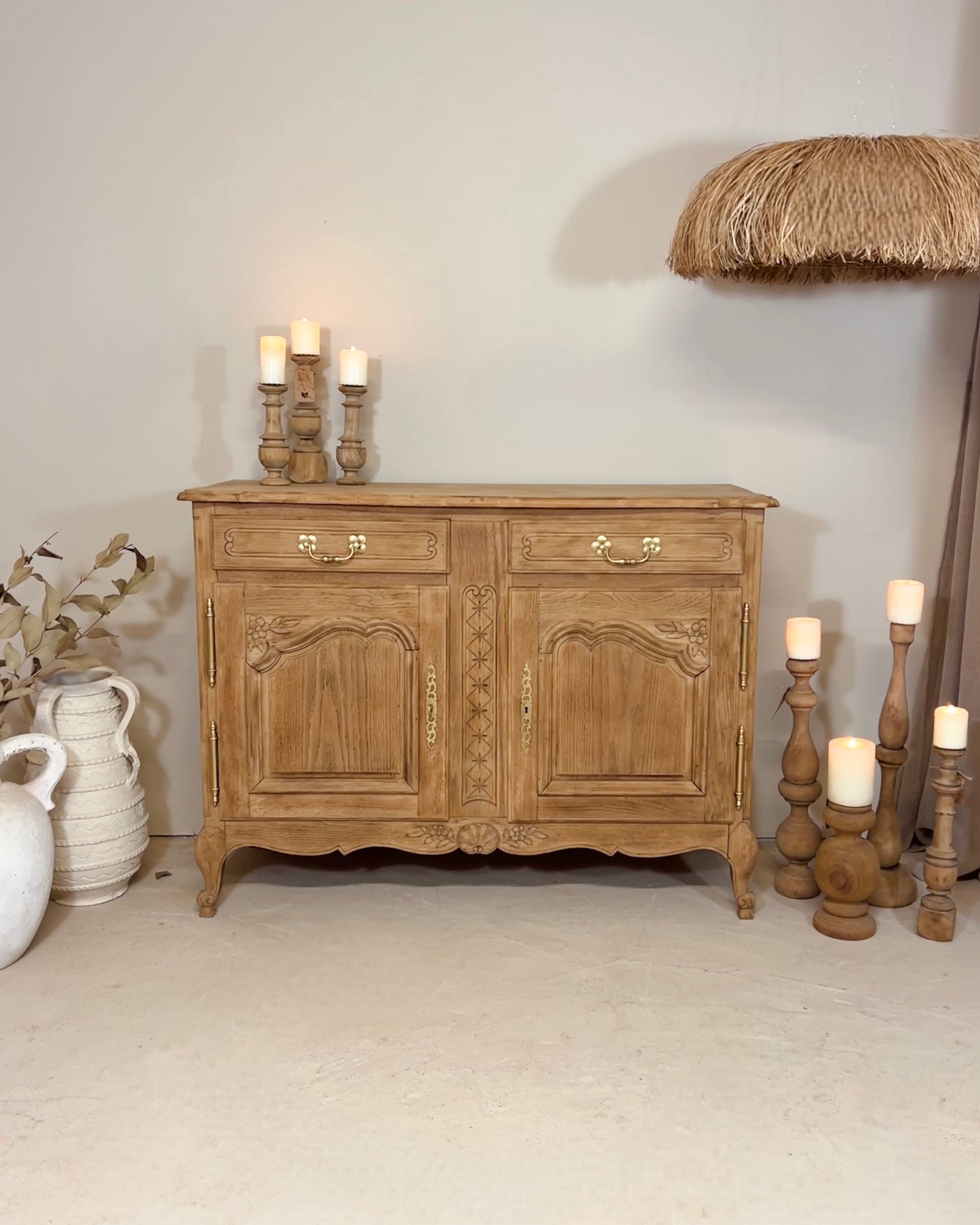 Buffet sculpté en chêne