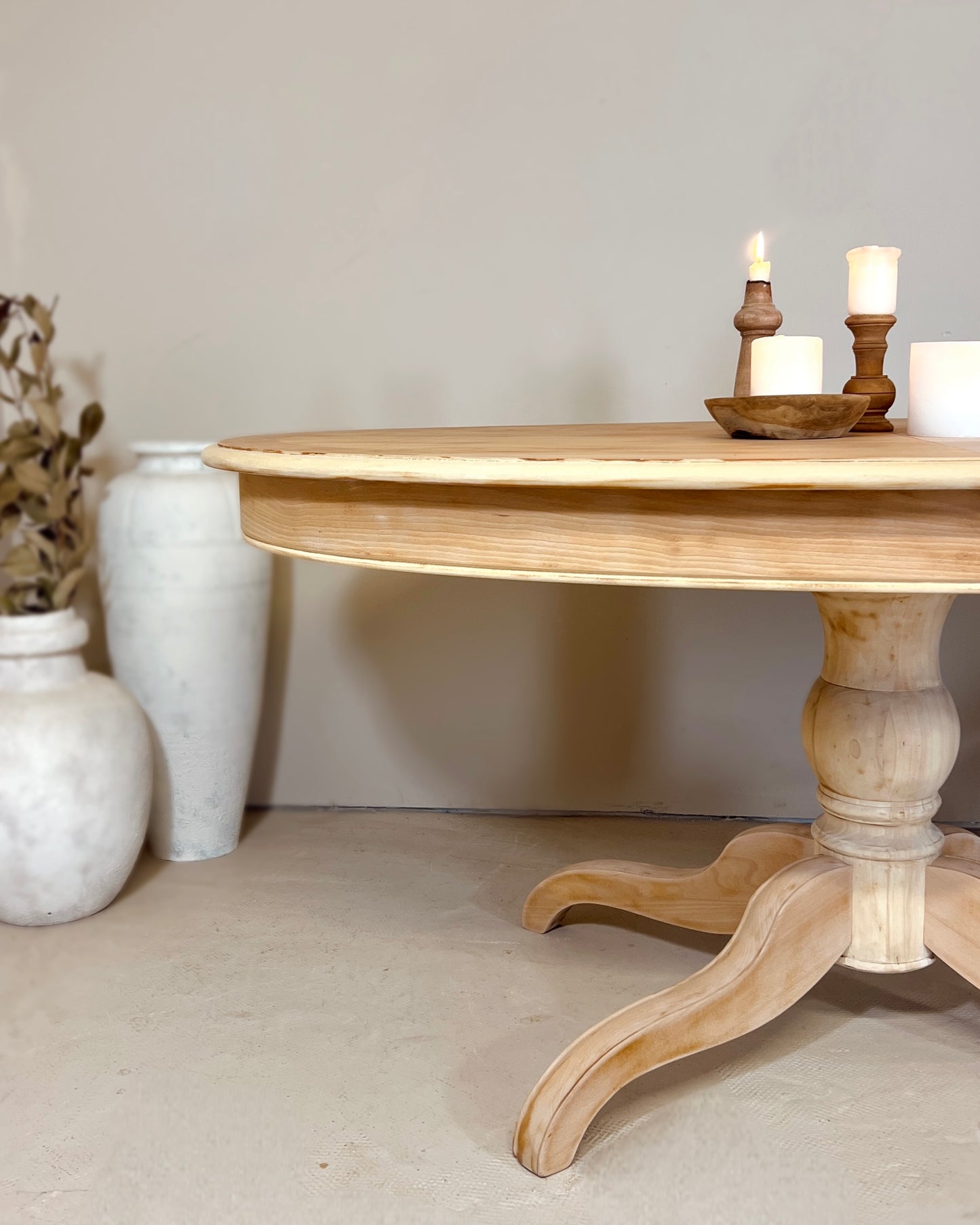 Table ovale avec pied central