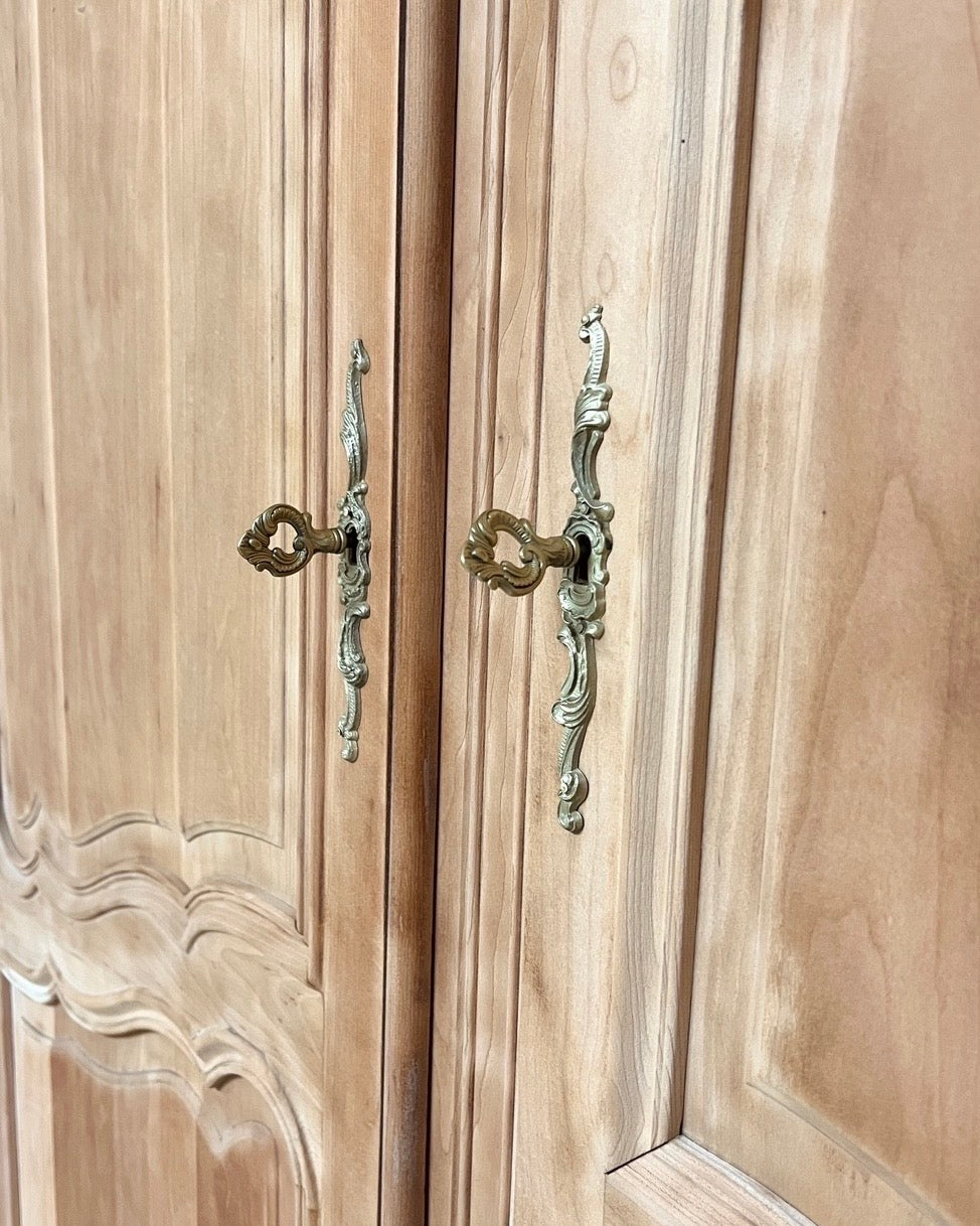 Armoire en merisier massif