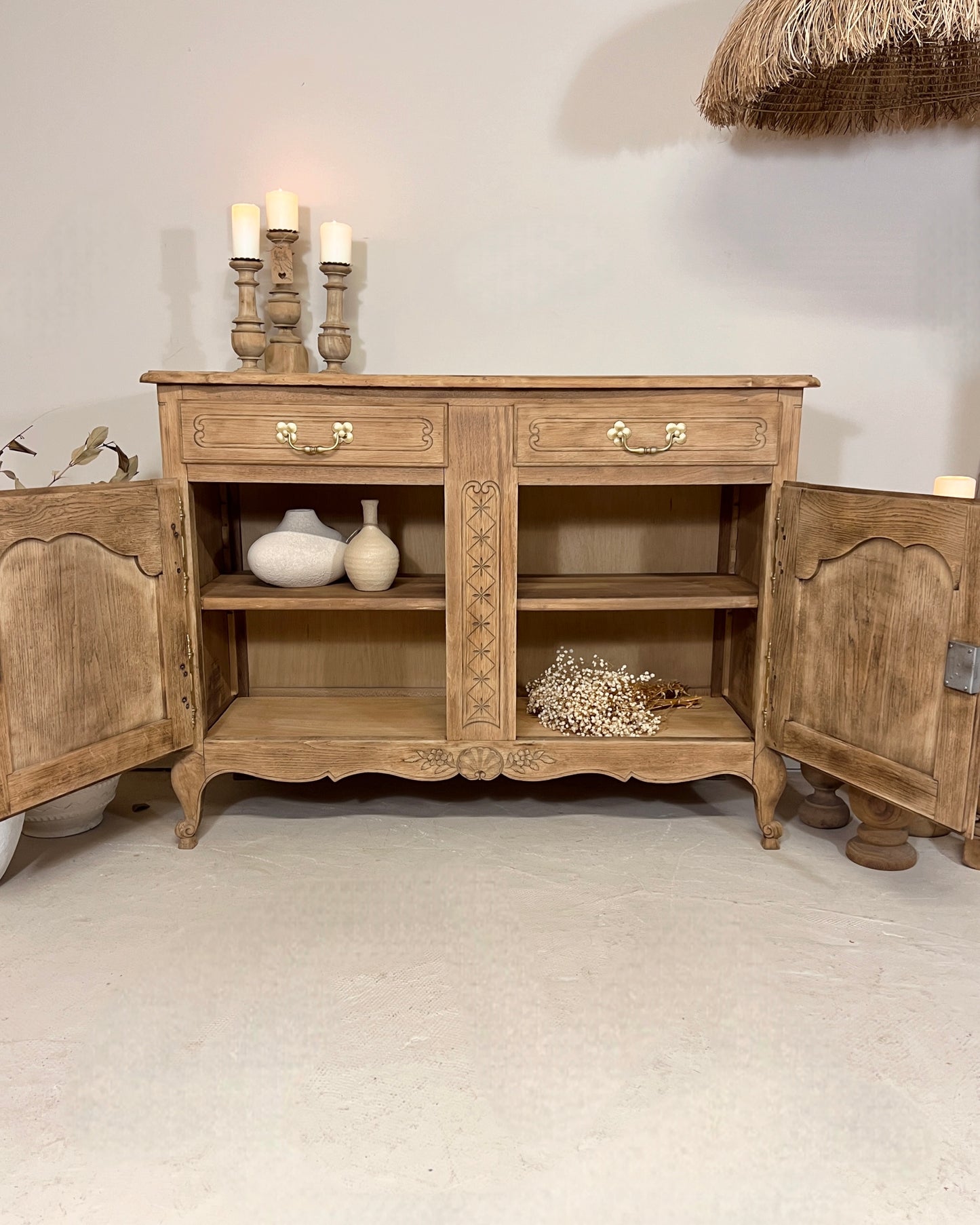 Buffet sculpté en chêne