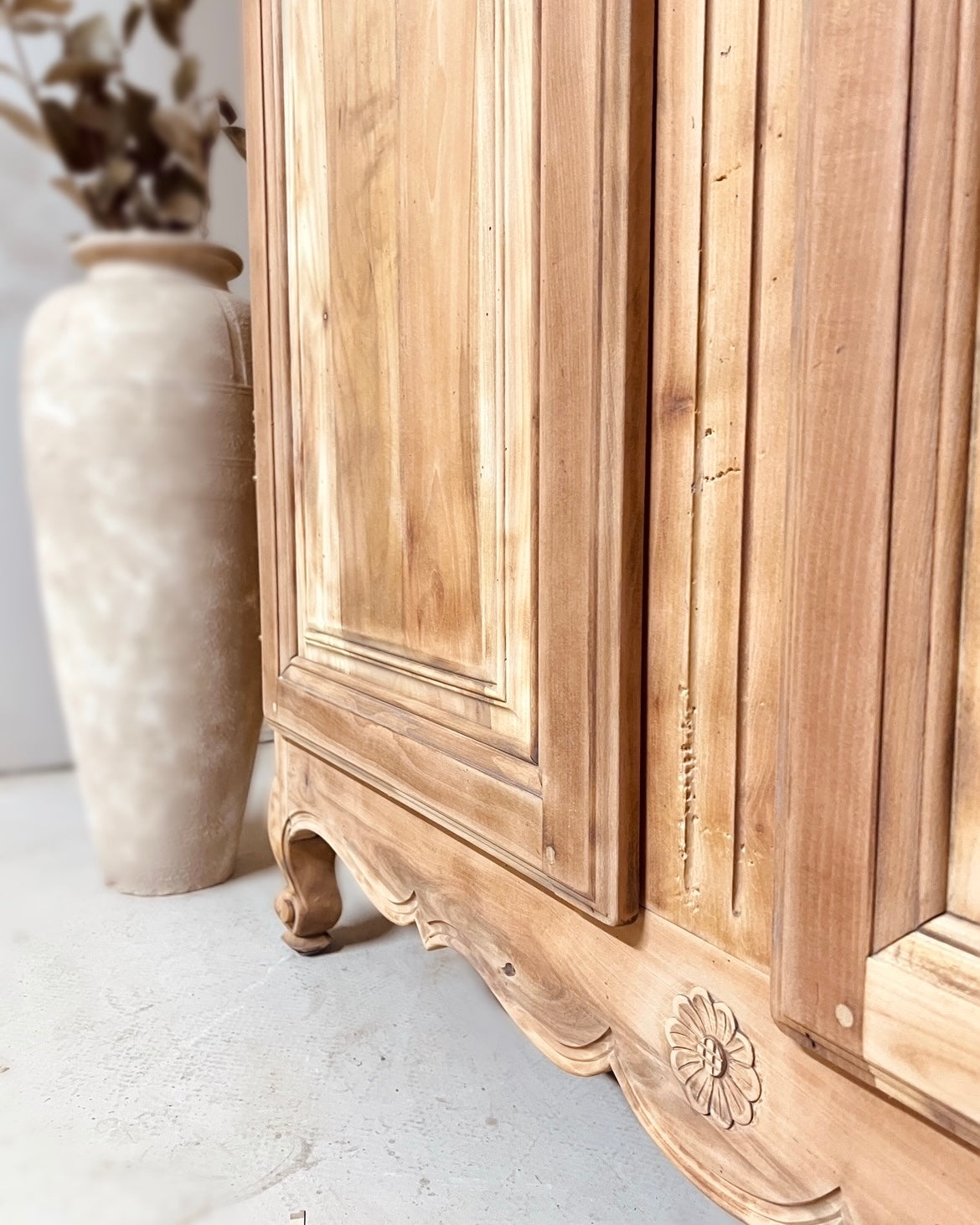 Armoire en merisier massif