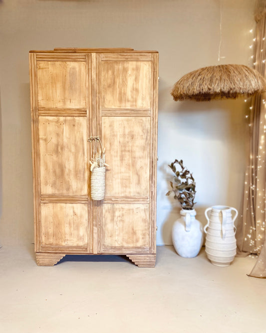 Armoire parisienne
