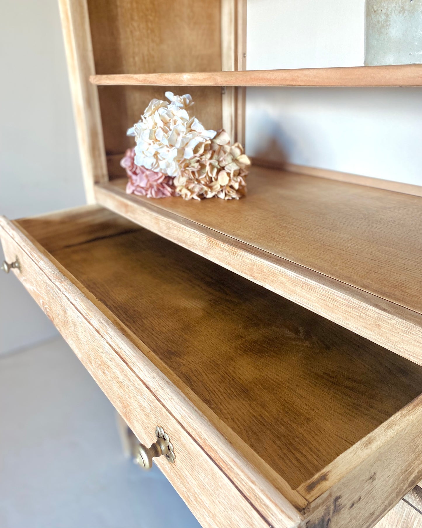 Buffet / vaisselier en chêne massif