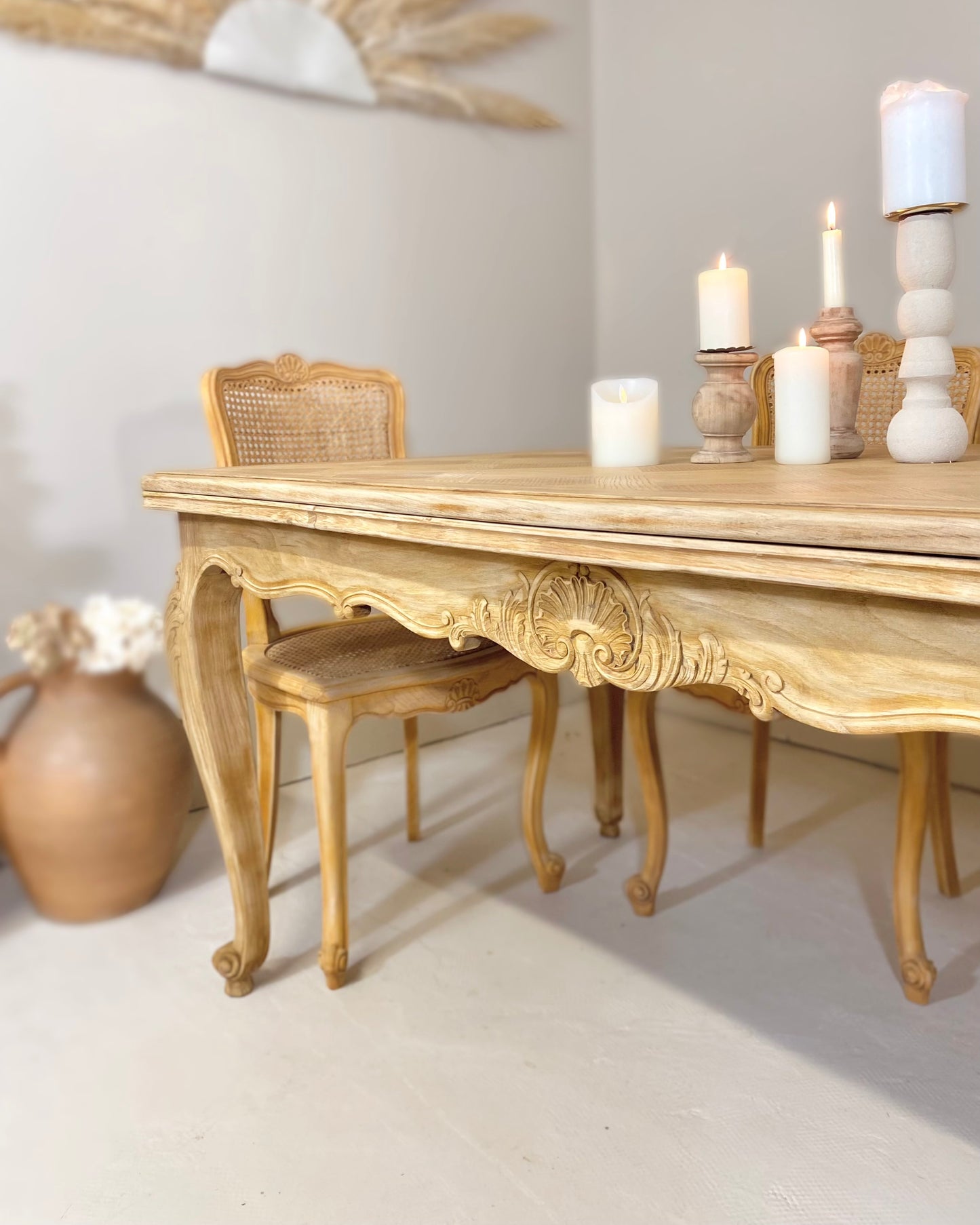 Table Louis XV en chêne + 6 chaises en hêtre massif et cannage