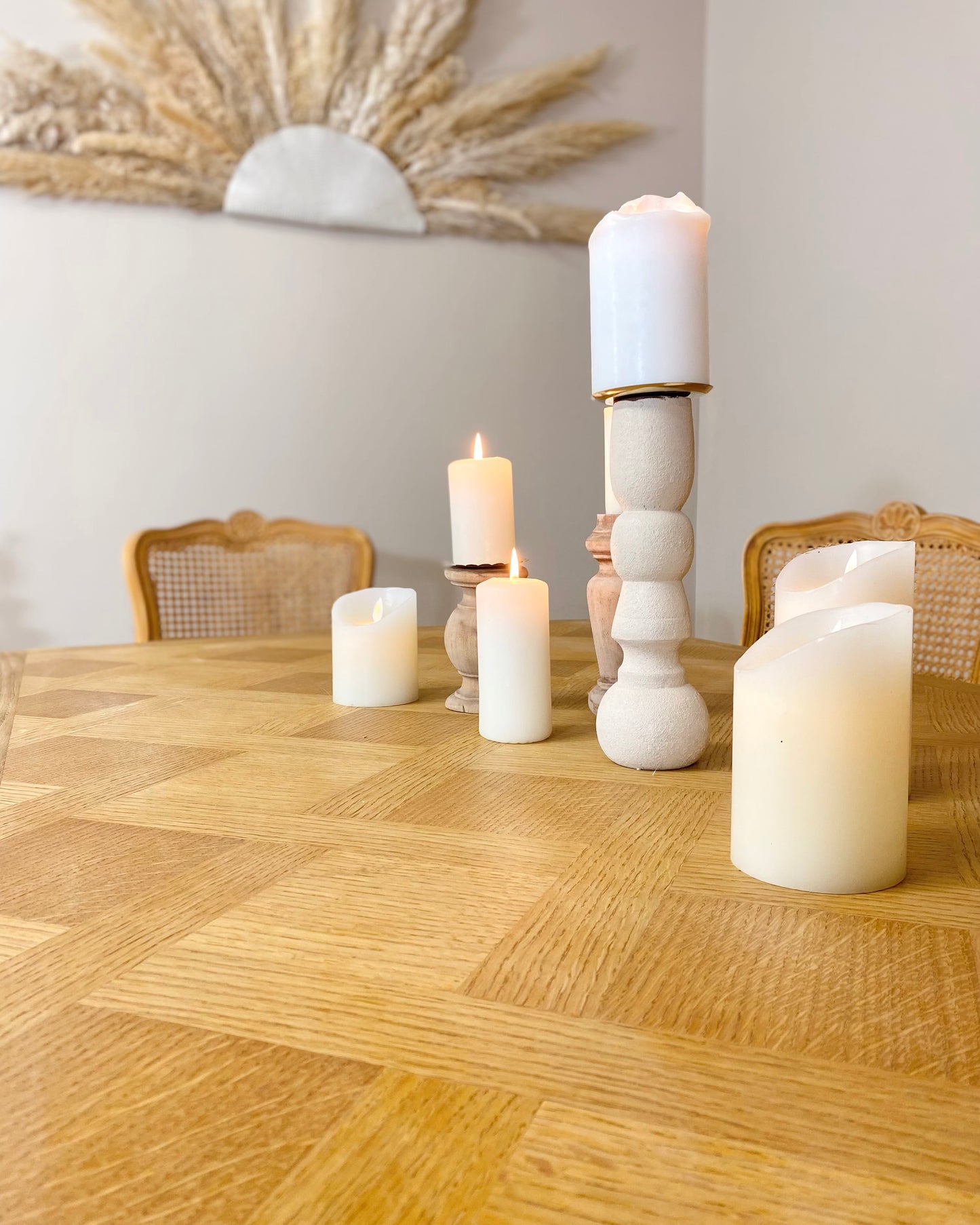 Table Louis XV en chêne + 6 chaises en hêtre massif et cannage