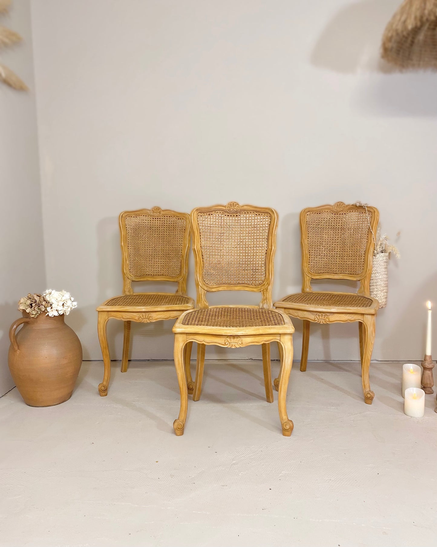 Table Louis XV en chêne + 6 chaises en hêtre massif et cannage