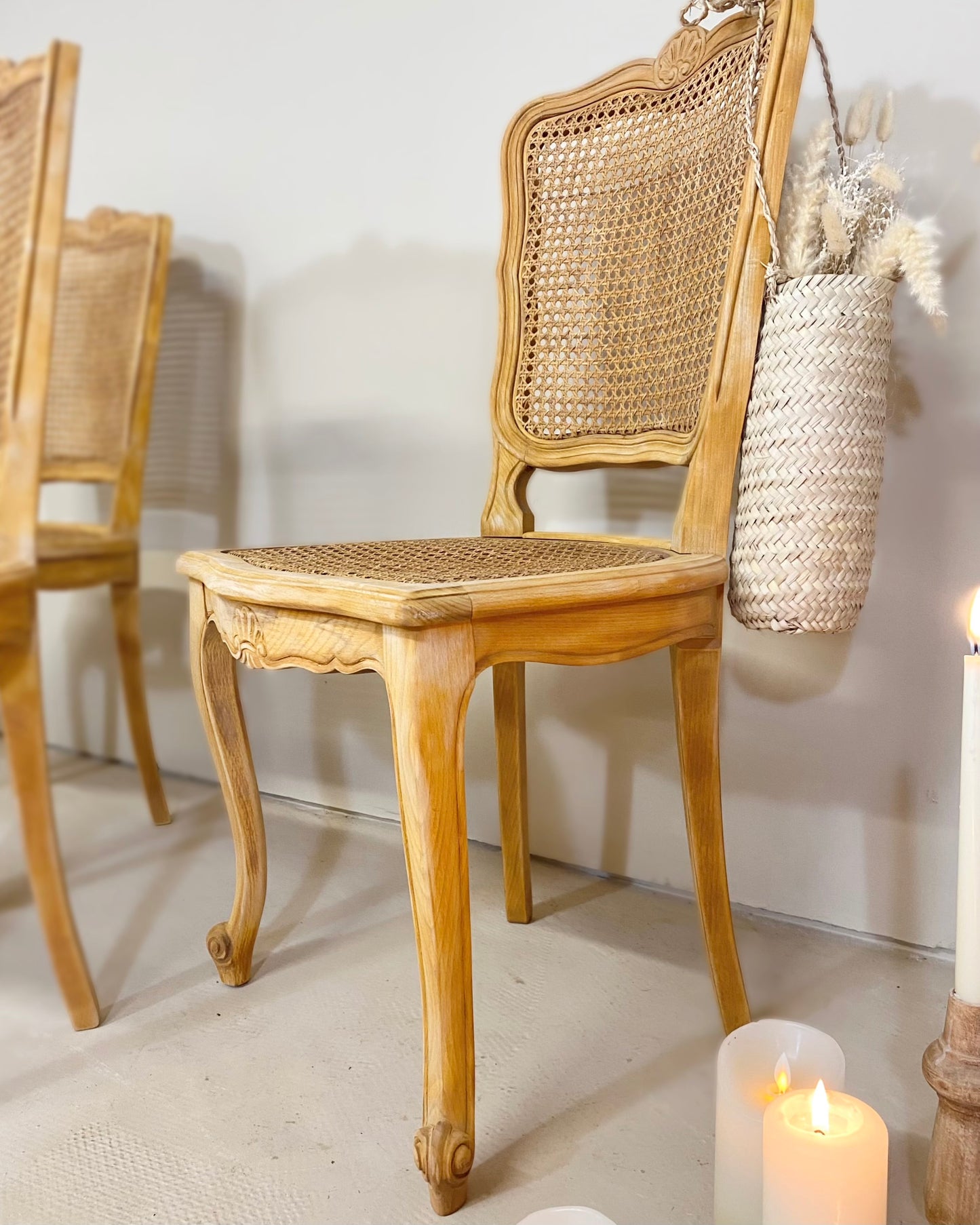 Table Louis XV en chêne + 6 chaises en hêtre massif et cannage