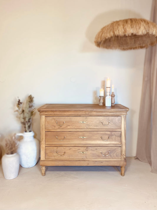 Commode ancienne en noyer massif